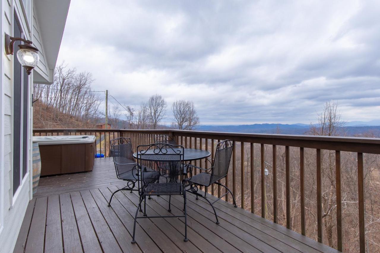 Kickback Kabin, 3 Bedrooms, Deck, Hot Tub, Pool Access, Sleeps 6 Gatlinburg Extérieur photo